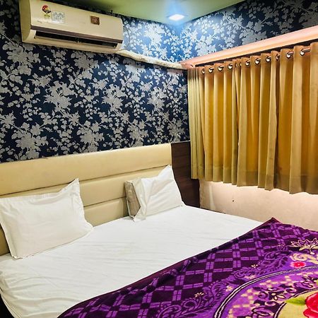 Hotel Greenwood 阿穆达巴 外观 照片