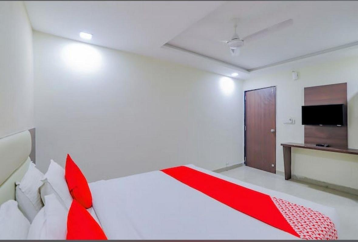 Hotel Greenwood 阿穆达巴 外观 照片