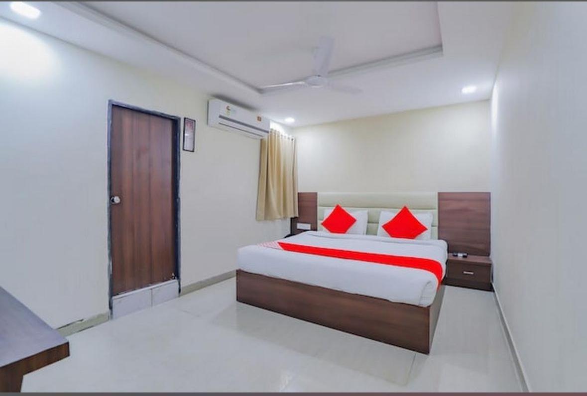 Hotel Greenwood 阿穆达巴 外观 照片