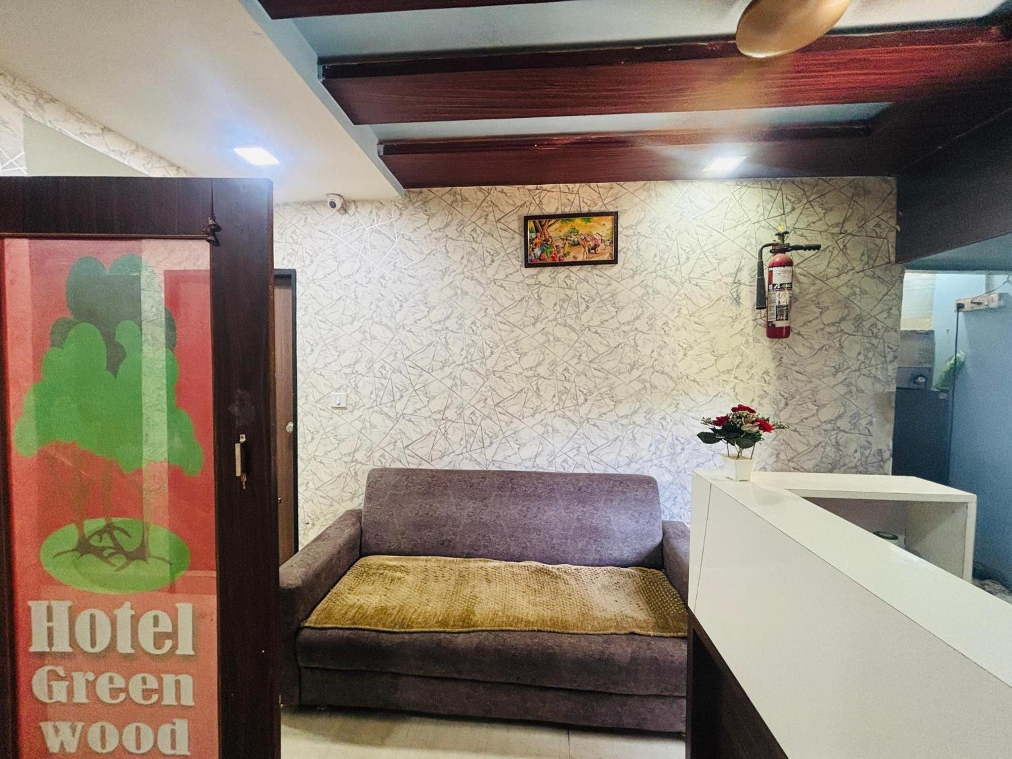 Hotel Greenwood 阿穆达巴 外观 照片
