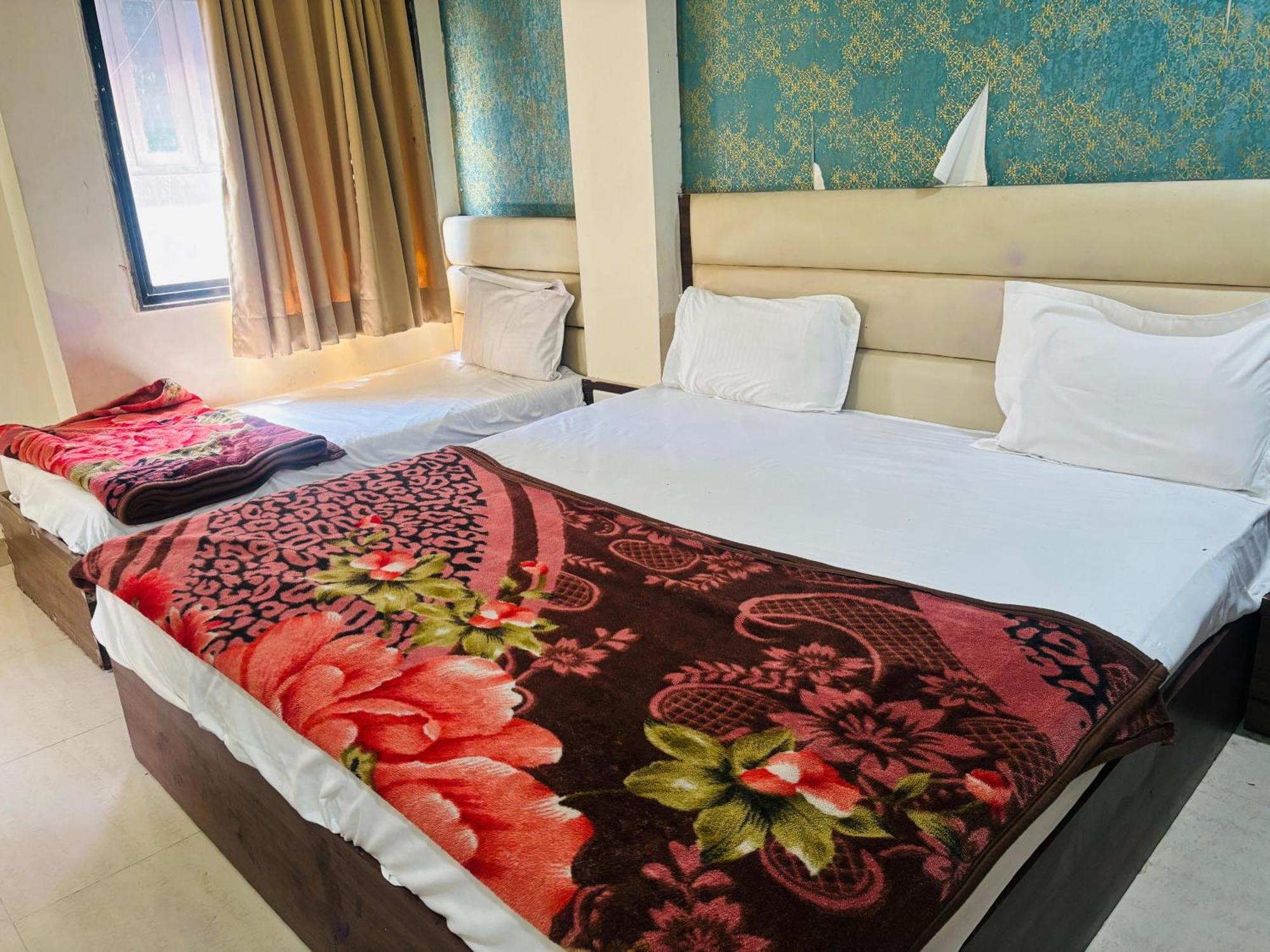 Hotel Greenwood 阿穆达巴 外观 照片